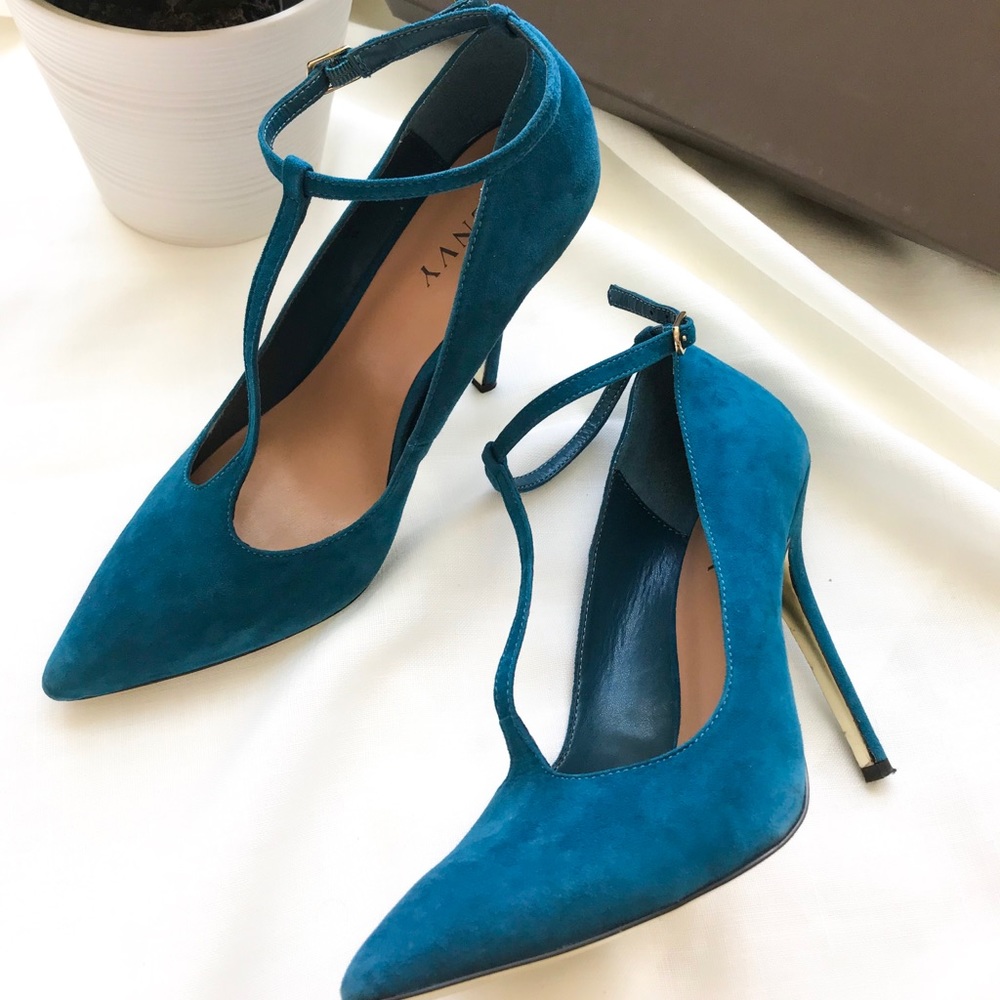 RENVY T-Style Pointed Toe Pumps
